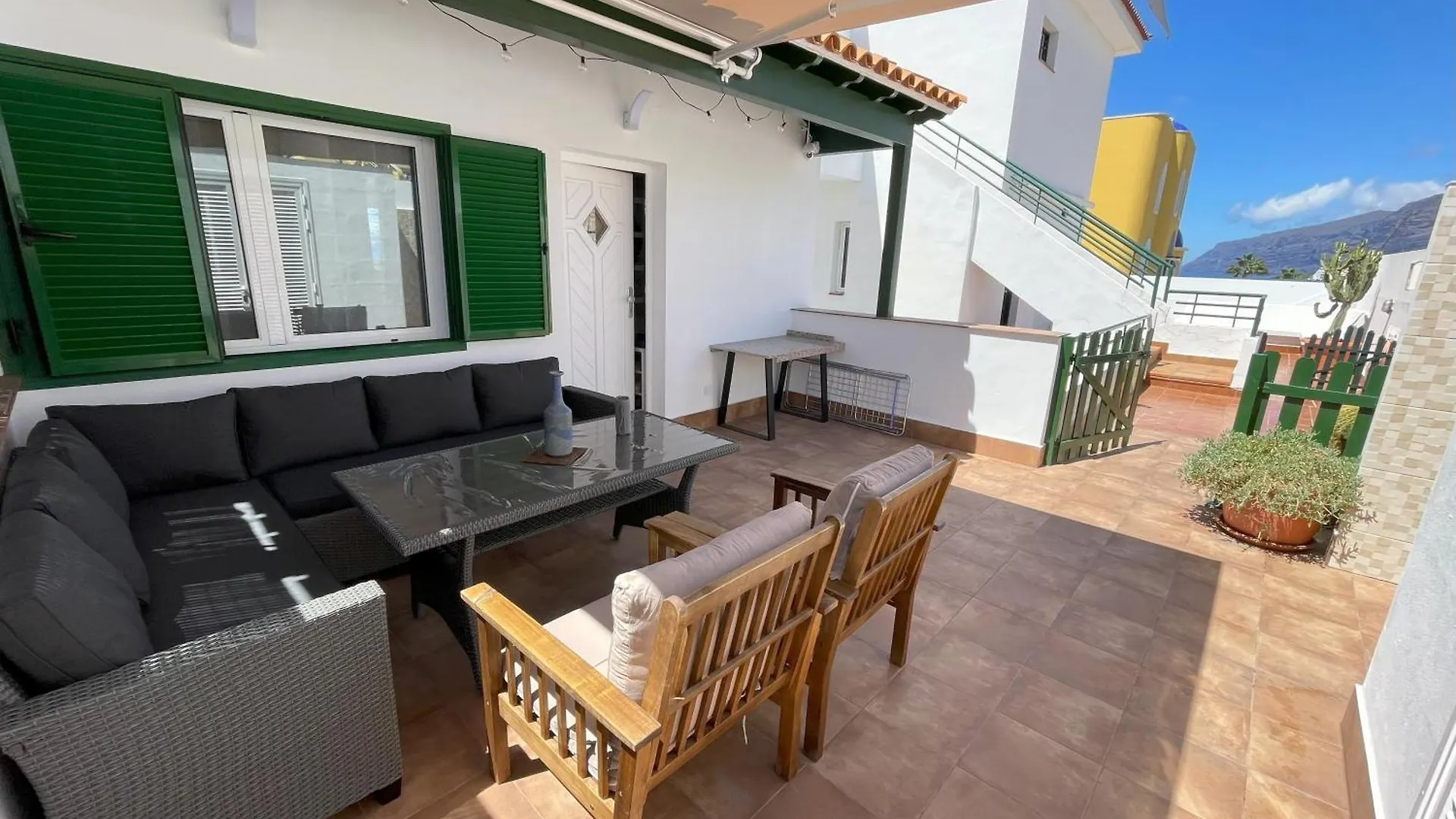 Newly Renovated Apartment With 2 Terrace, 2 Bedroom, 5Min Beach Пуэрто-де-Сантьяго Испания