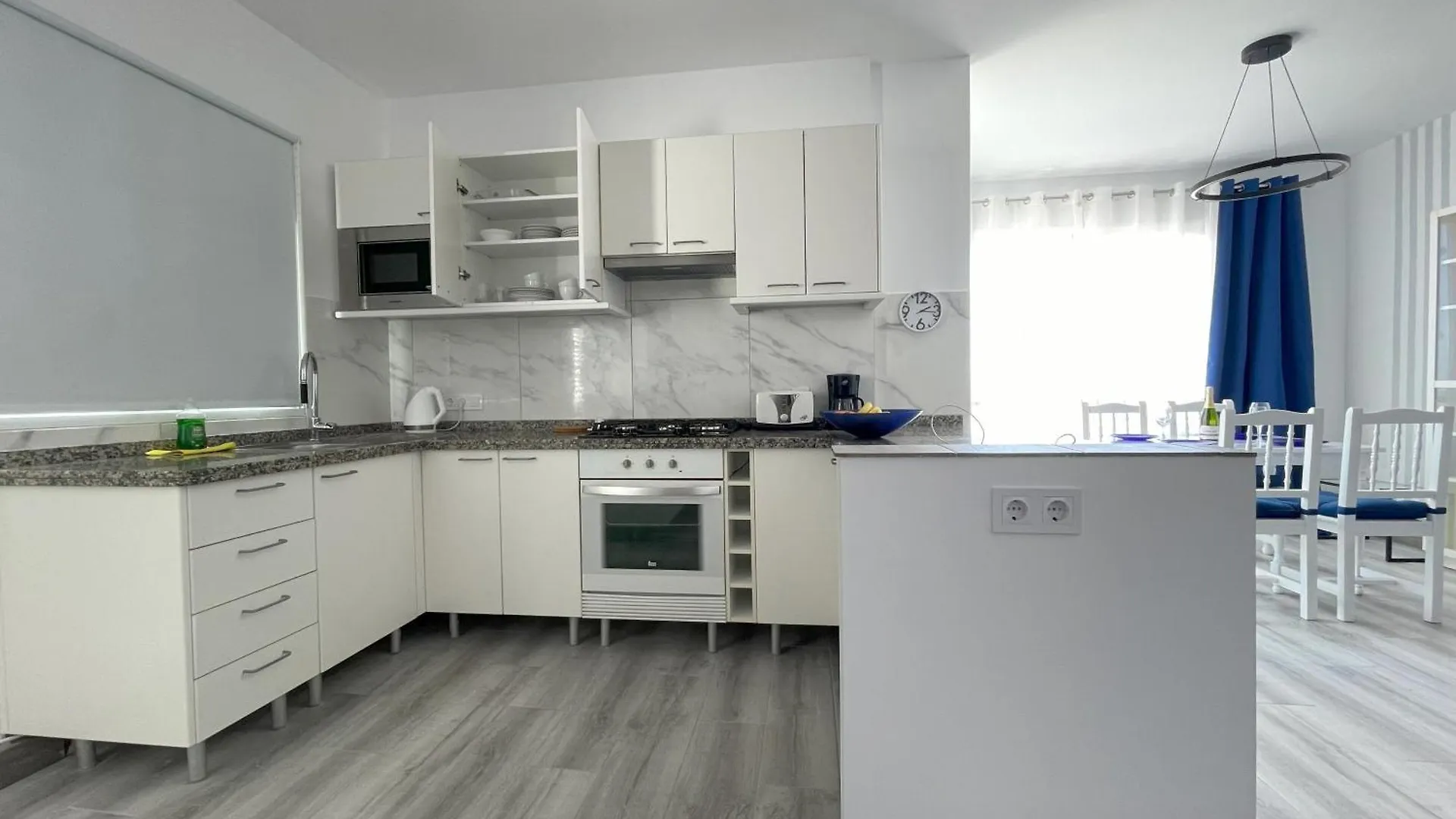 Newly Renovated Apartment With 2 Terrace, 2 Bedroom, 5Min Beach Пуэрто-де-Сантьяго